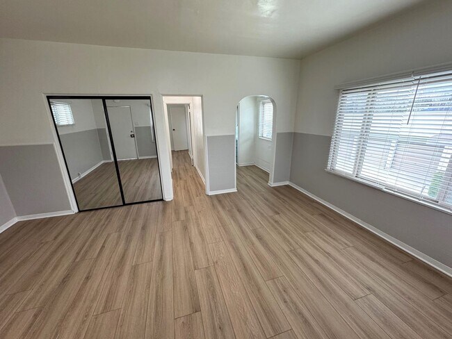 Building Photo - Remodeled Pierpont Beach Apartment