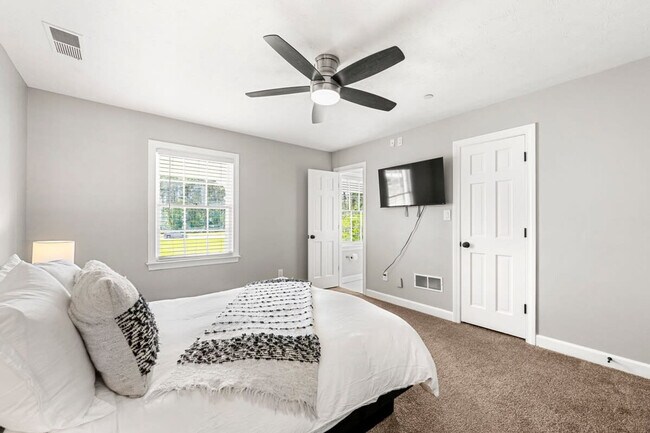 Building Photo - 441 Georgia 279-SI ID1019263P