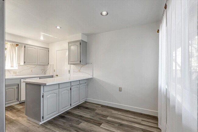 Building Photo - Tri-Level Home in Los Gatos