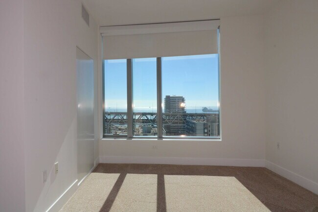 Building Photo - 338 Main St