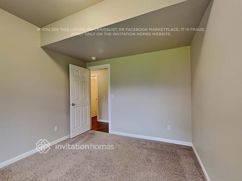 Building Photo - 521 50th St SE