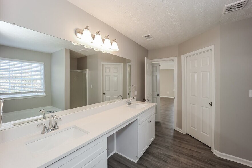 Building Photo - 6846 Lakefield Forrest Dr