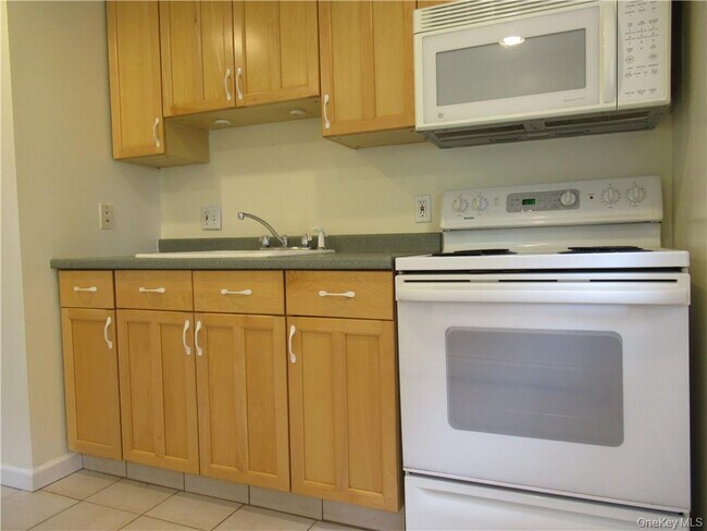 Building Photo - 129 Charles Colman Blvd