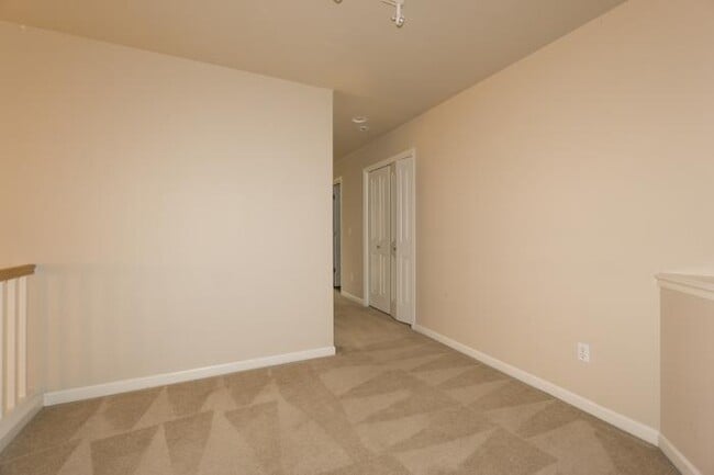 Building Photo - 4 bedroom in Kirkland WA 98033