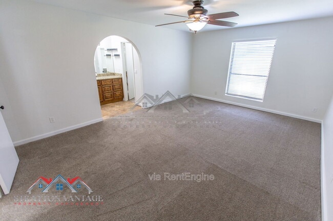 Building Photo - 1928 N Kachina