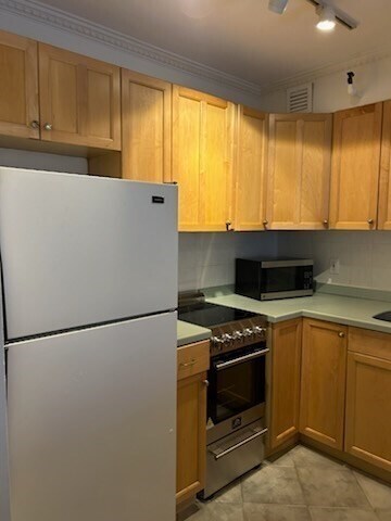 Building Photo - 145 Pinckney St