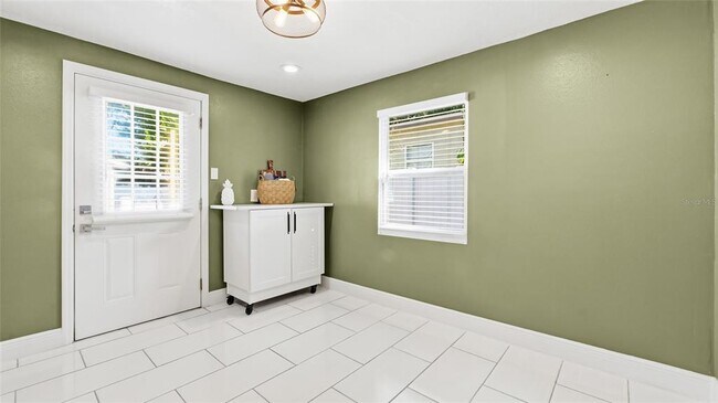 Building Photo - 1416 E Frierson Ave