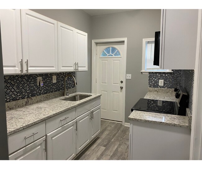 Building Photo - 2922 Grantley Ave