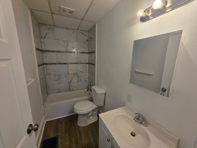 Building Photo - 1220 Lancaster Ave