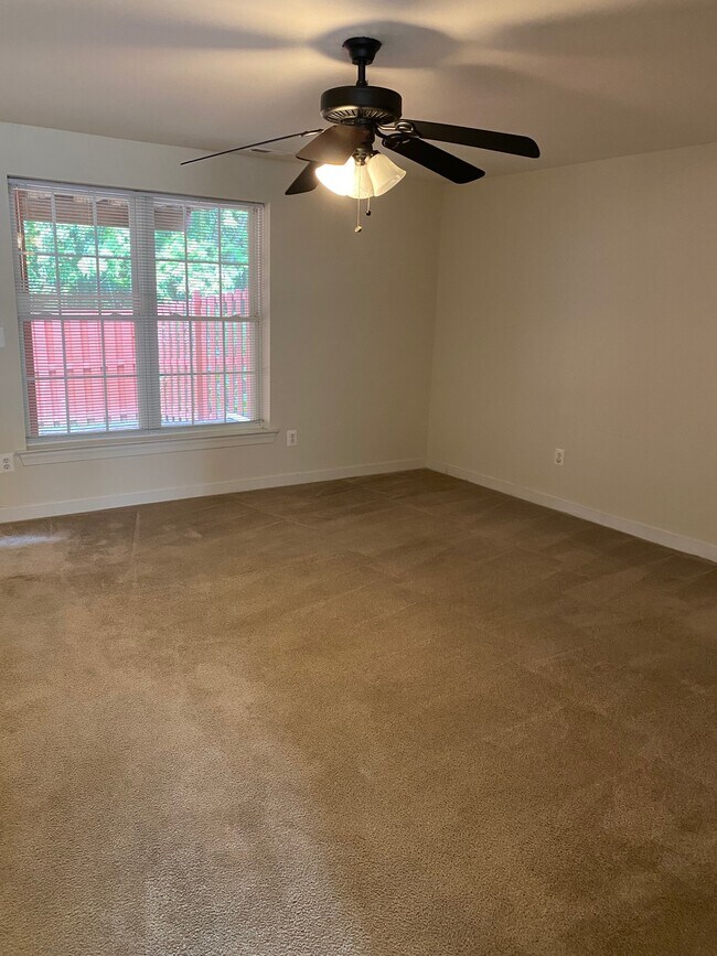 Building Photo - 14236 Madrigal Dr