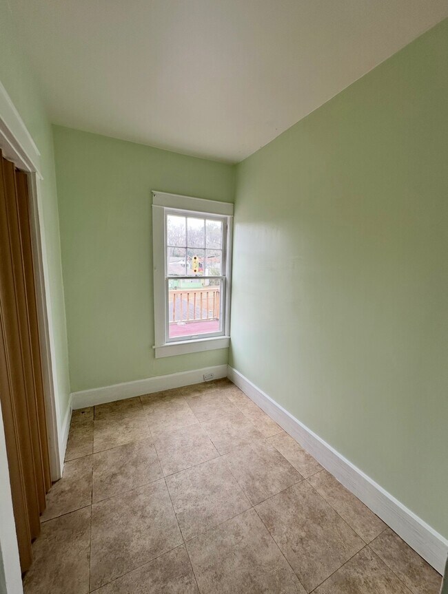 Building Photo - 1532 Graymont Ave W