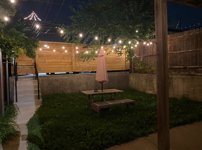 Building Photo - 1644 N Hermitage Ave