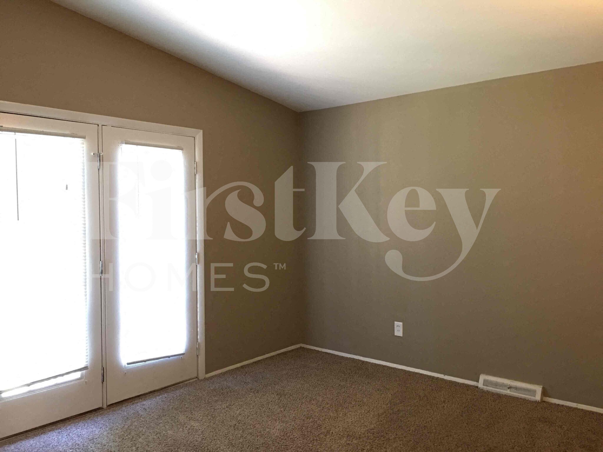 Building Photo - 2560 Pheasant Dr