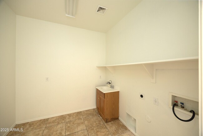 Building Photo - 18546 E Oak Hill Ln