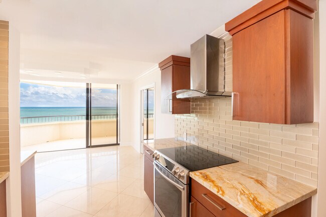 Building Photo - 5070 N Ocean Dr