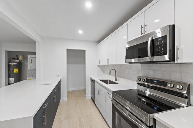 Building Photo - 150 Pineview Rd