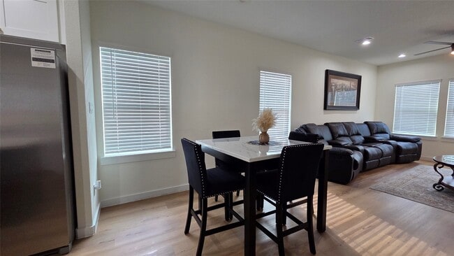 Building Photo - 8113 Miley St