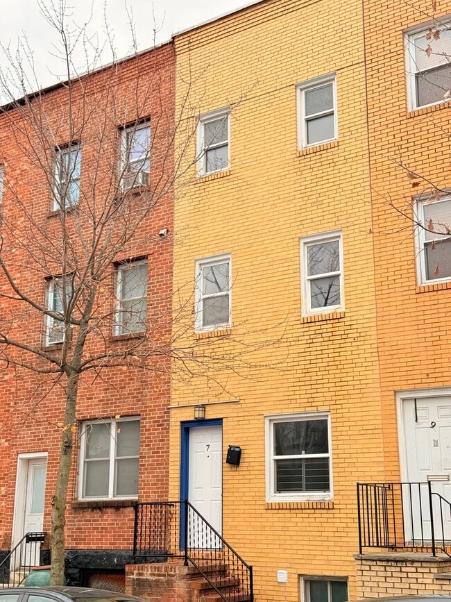 Building Photo - 4BR / 2BA Home – Charles Village – $2,600/mo