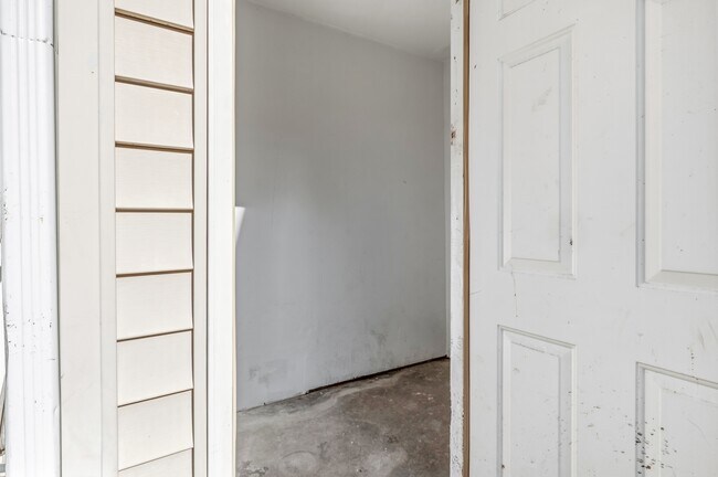 Building Photo - 777 King George Blvd