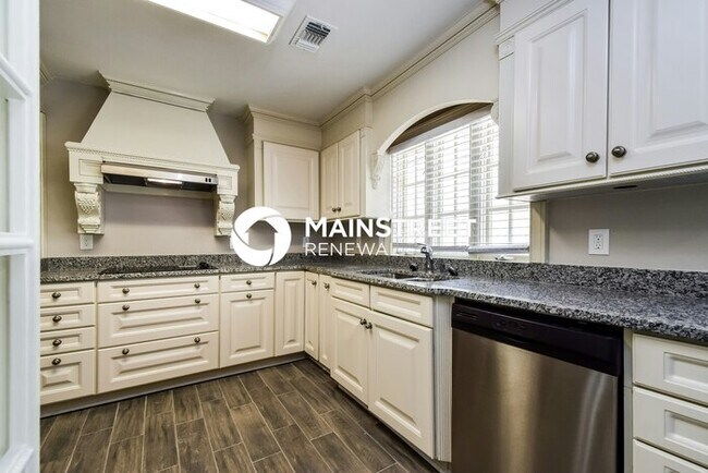 Building Photo - 3 Bedroom Pet-Friendly Home in Fayetteville, GA with Main Street Renewal