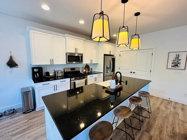 Building Photo - Charming Newer Ridgefield Home with Upgrades Throughout