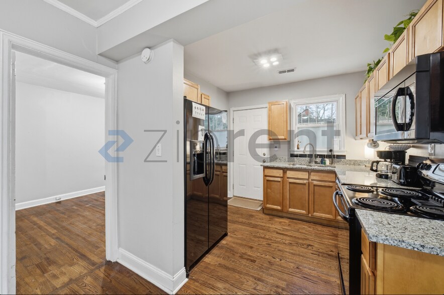 Building Photo - 1534 Beatie Ave SW