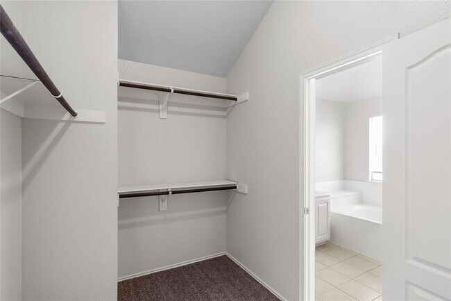 Building Photo - 124 Amberwood Ct