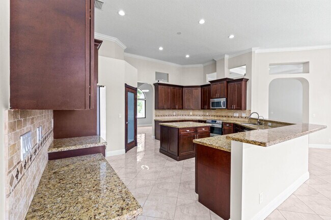 Building Photo - 16596 82nd Rd N