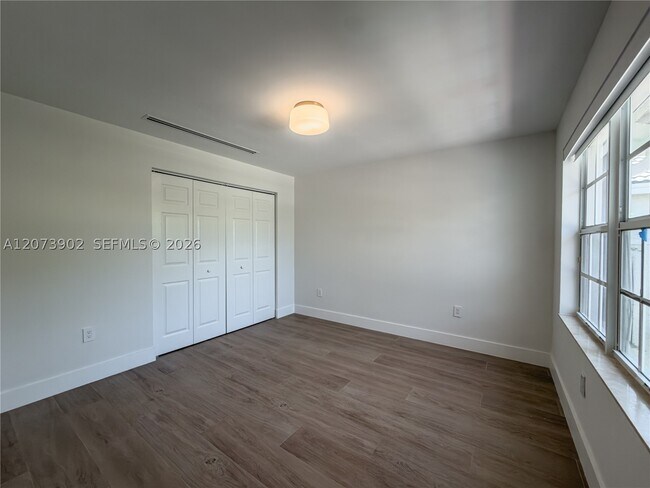 Building Photo - 5297 SW 183rd Ave