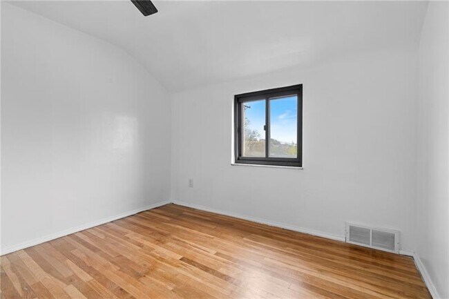 Building Photo - 5408 Verona Rd