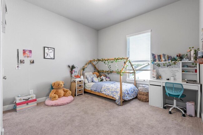Building Photo - 2311 Pale Star Dr