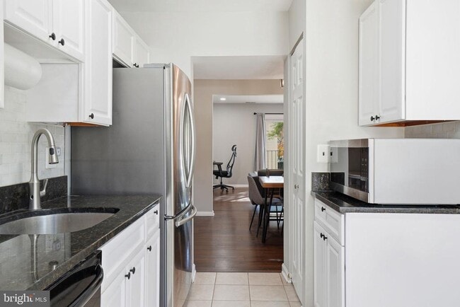 Building Photo - 9175 Broken Oak Pl