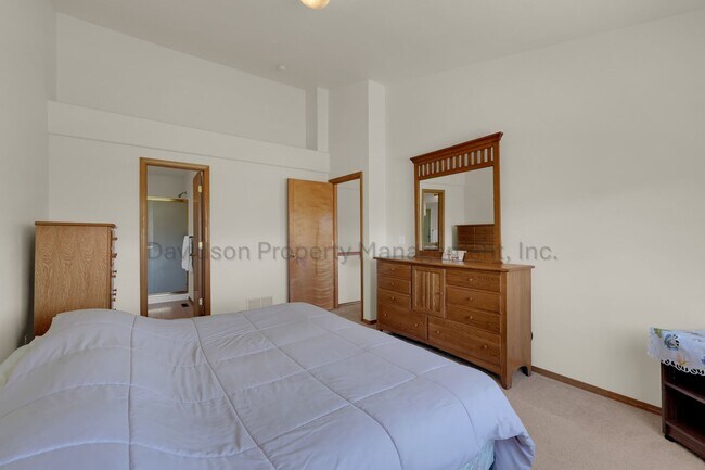 Building Photo - 4960 Dry Stone Dr