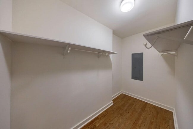 Building Photo - 922 Barton Woods Rd NE