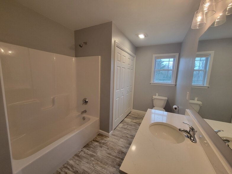 Building Photo - 12 Fountain Ave