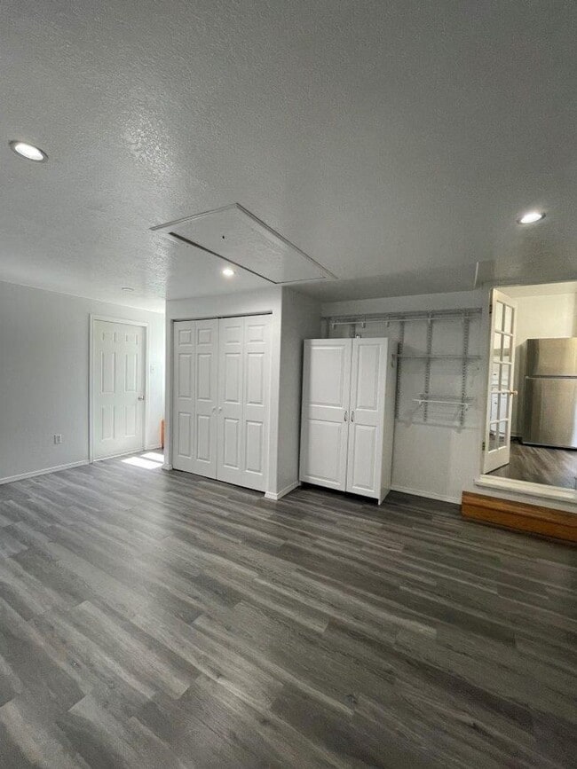 Building Photo - Three Bedroom with Fenced Backyard and Shed