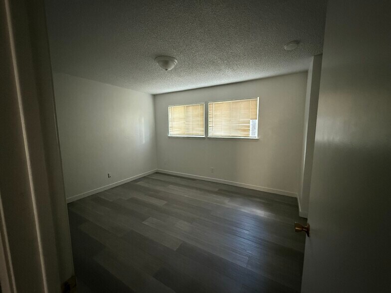 Building Photo - 1177 Ski Run Blvd