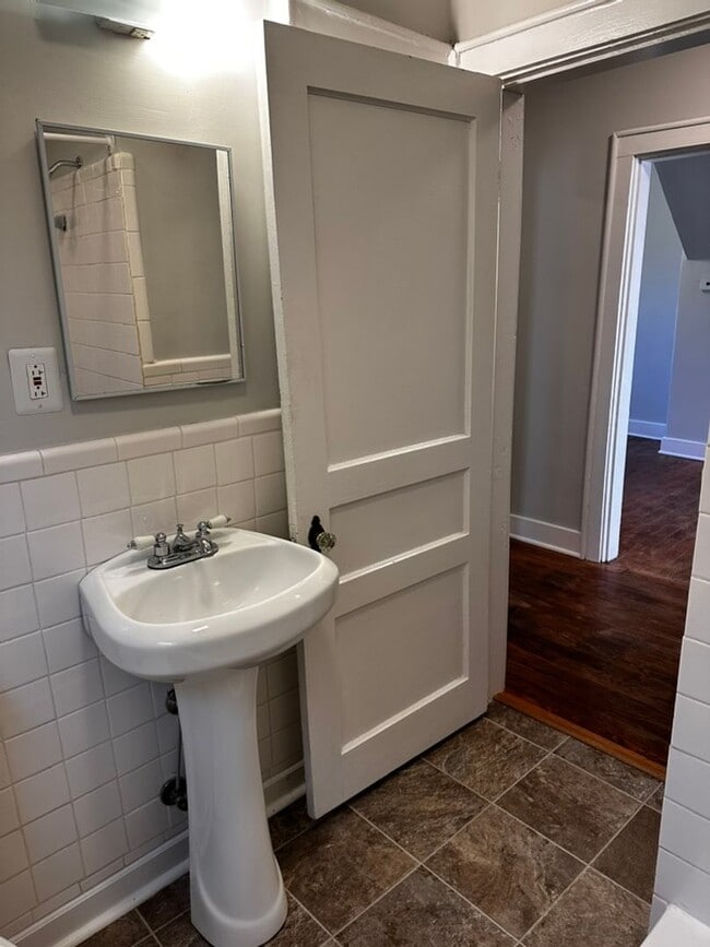 Building Photo - East Nashville 4 Bedroom