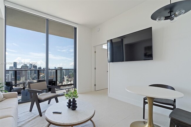 Building Photo - 601 NE 1st Ave