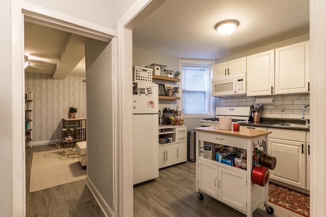 Building Photo - 7531 N Seeley Ave