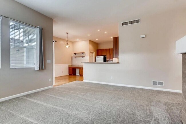 Building Photo - Home for rent in Murphey Creek Neighborhood