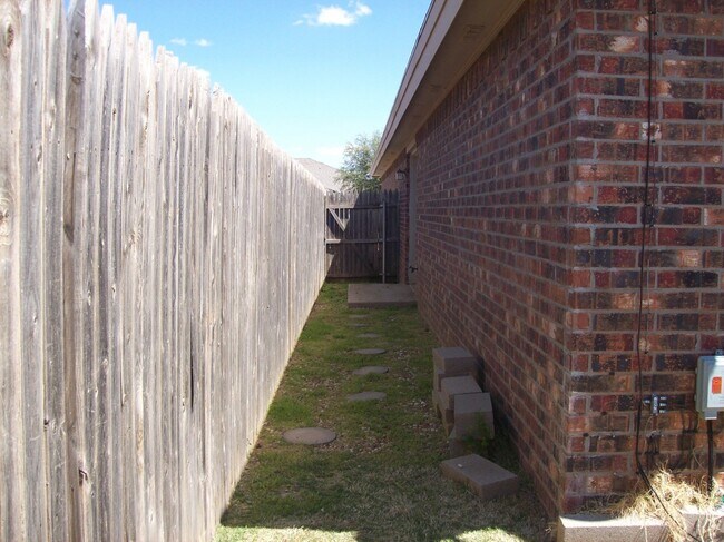 Building Photo - 410 Kline Ave