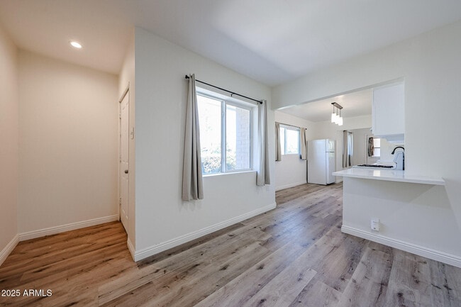 Building Photo - 4635 N 11th Pl