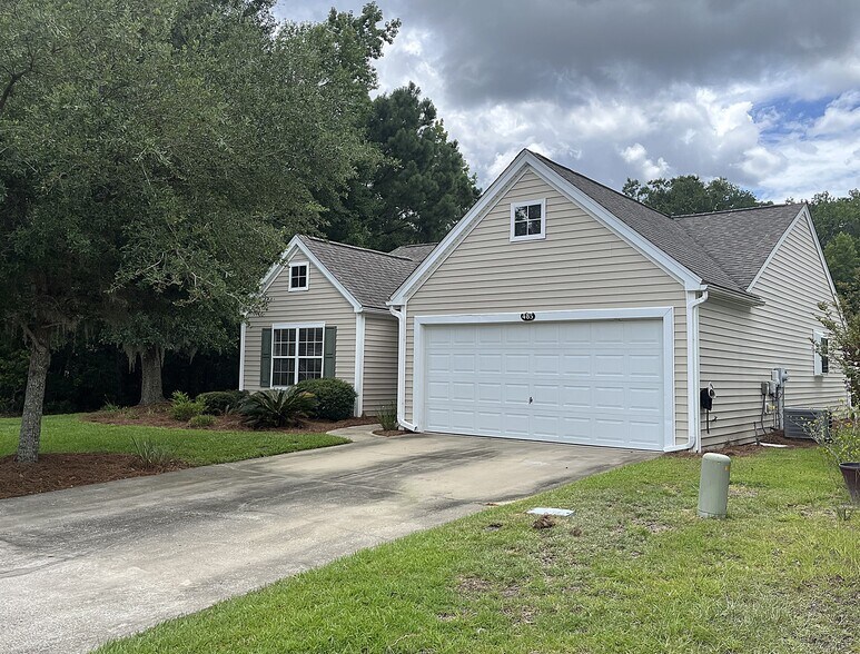 Building Photo - 485 Live Oak Walk