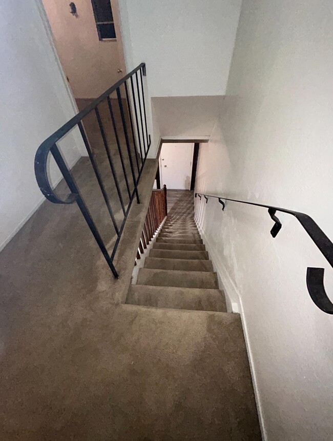 Building Photo - 902 F St