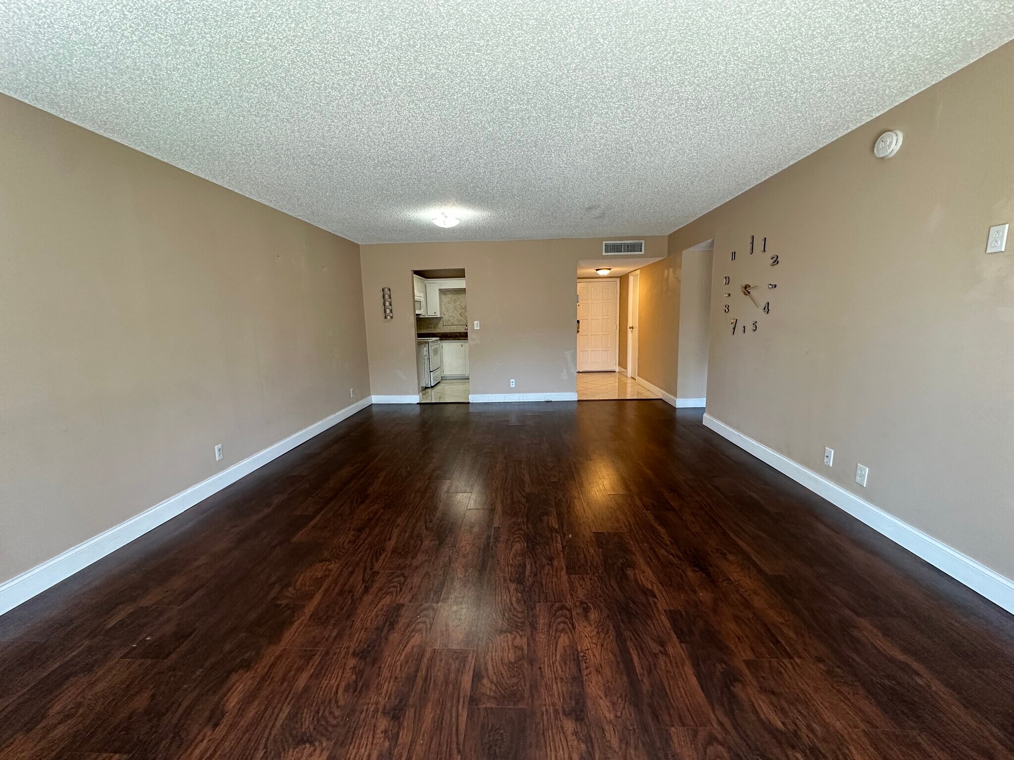 Building Photo - 5961 N Falls Circle Dr