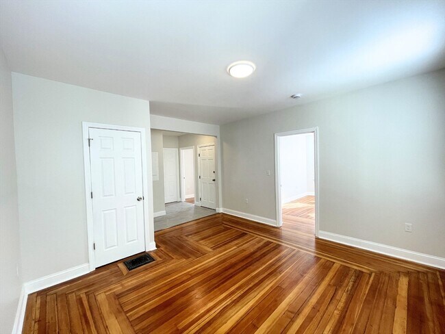 Building Photo - 25 Bennett St