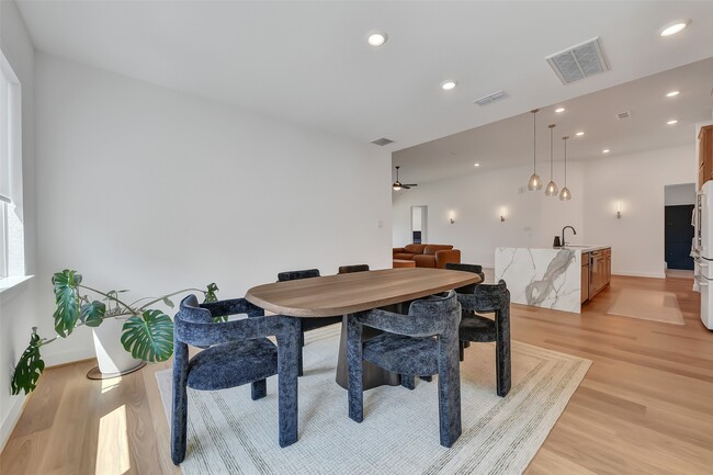 Building Photo - 1400 River Pt Dr