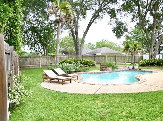 Building Photo - 17745 W Colony Way