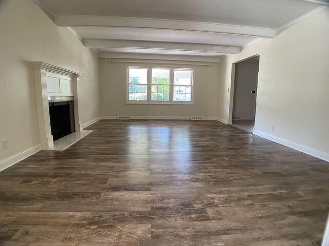 Building Photo - Large Duplex in Far North Peoria